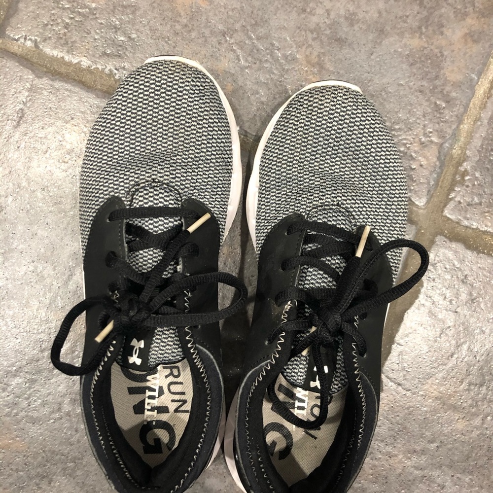Under Armour running shows
